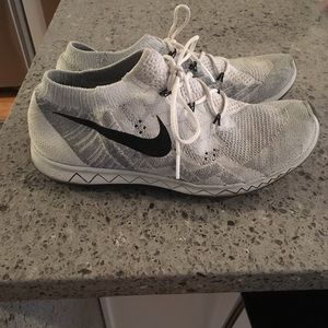 Nike free fly knit gym shoes